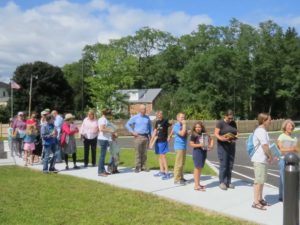 Line of people at the new library.